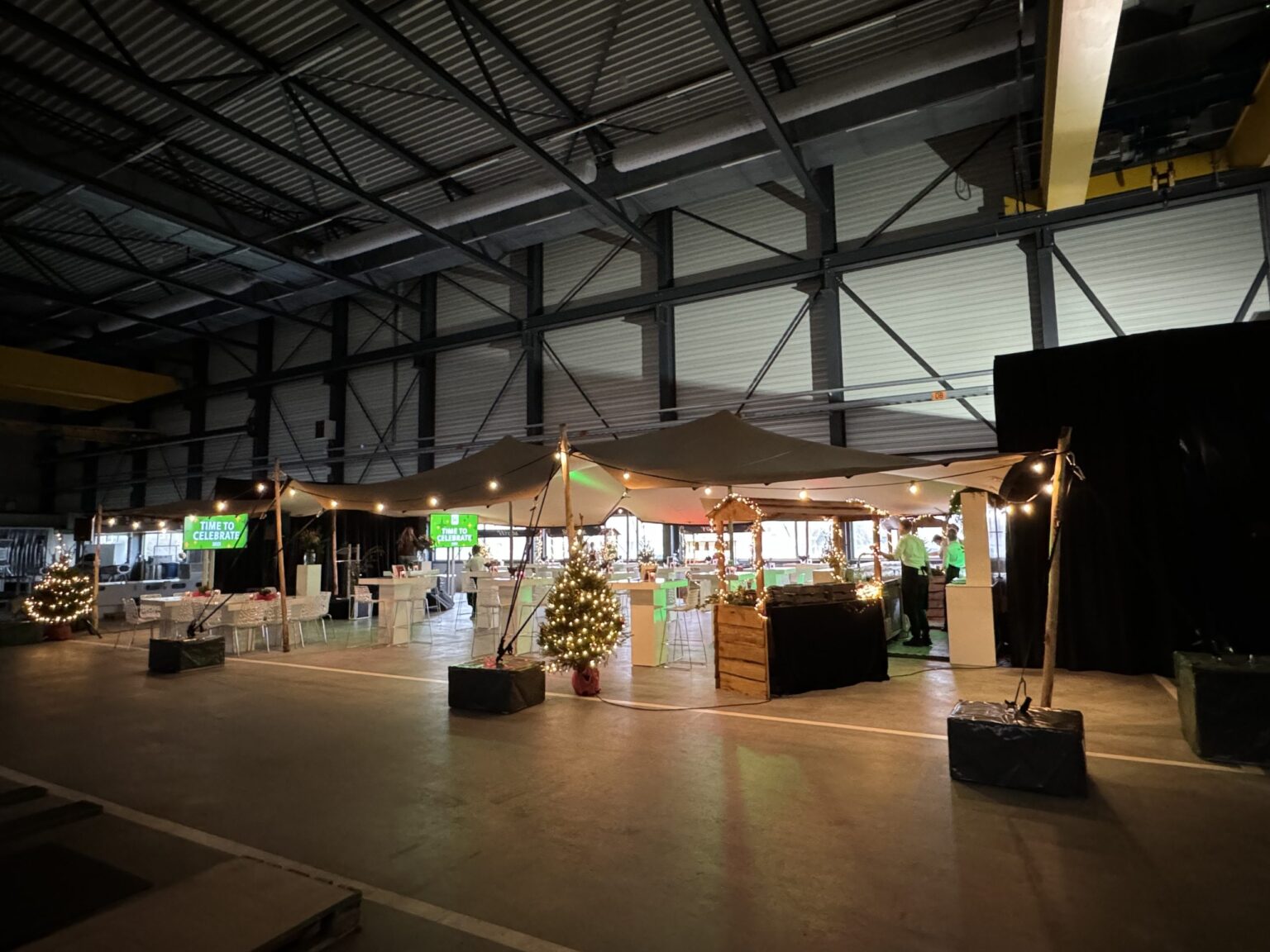 bedrijfsfeest inspiratie,bedrijfsfeest organiseren ideeën,bedrijfsfeest tent huren,bedrijfsfeest verlichting,personeelsfeest organiseren 1