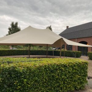 Stretchtent zand/beige met houten palen 10,5x10,5m