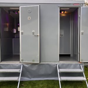 Toiletwagen luxe Klein gescheiden ingangen (2x dames, 1x heer + 2x urinoir) (max. 200 pers.)